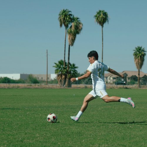 Atleta di calcio in azione